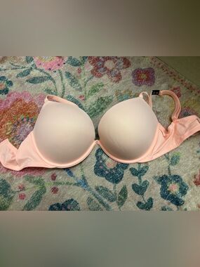 Victoria's Secret Light Pink wear everywhere super push up 38DD NWT